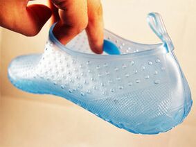 Individuell Schong fir ëffentlech Plazen fir d'Erscheinung vu plantarwarzen ze verhënneren